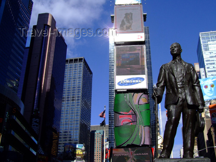 usa652: Manhattan (New York City): Times Square - statue of entertainer George M. Cohan - photo by M.Bergsma - (c) Travel-Images.com - Stock Photography agency - Image Bank