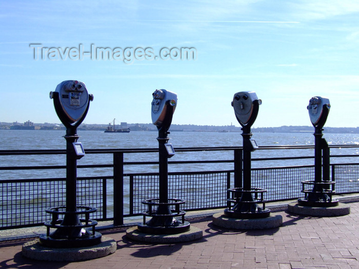 usa655: Manhattan (New York City): binoculars - telescopes - photo by M.Bergsma - (c) Travel-Images.com - Stock Photography agency - Image Bank