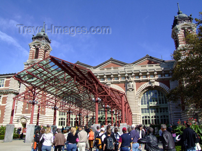 usa664: New York City, USA: Ellis Island - visitors at the Immigrant Station designed by architects Edward Lippincott Tilton and William Alciphron Boring - gold medal at the 1900 Paris Exposition - photo by M.Bergsma - (c) Travel-Images.com - Stock Photography agency - Image Bank