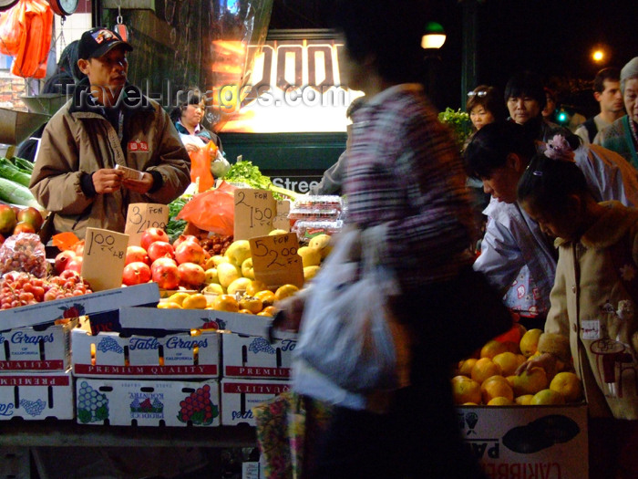 usa680: Manhattan (New York City): Chinatown - fruit stall - photo by M.Bergsma - (c) Travel-Images.com - Stock Photography agency - Image Bank