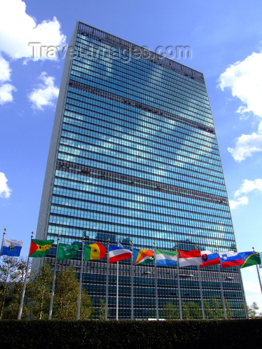 usa689: New York City: flags and the United Nations building - photo by M.Bergsma - (c) Travel-Images.com - Stock Photography agency - Image Bank