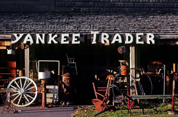 usa702: Tennessee, USA: commerce - ’Yankee Trader’ store front selling an eclectic mix of antiques and junk - photo by C.Lovell - (c) Travel-Images.com - Stock Photography agency - Image Bank