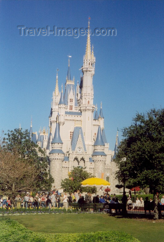 usa72: Orlando (Florida): kitsh castle - Cinderella Castle, at the center of the Magic Kingdom - attraction - Disney World - Walt Disney World Resort - Orange County - photo by M.Torres - (c) Travel-Images.com - Stock Photography agency - Image Bank