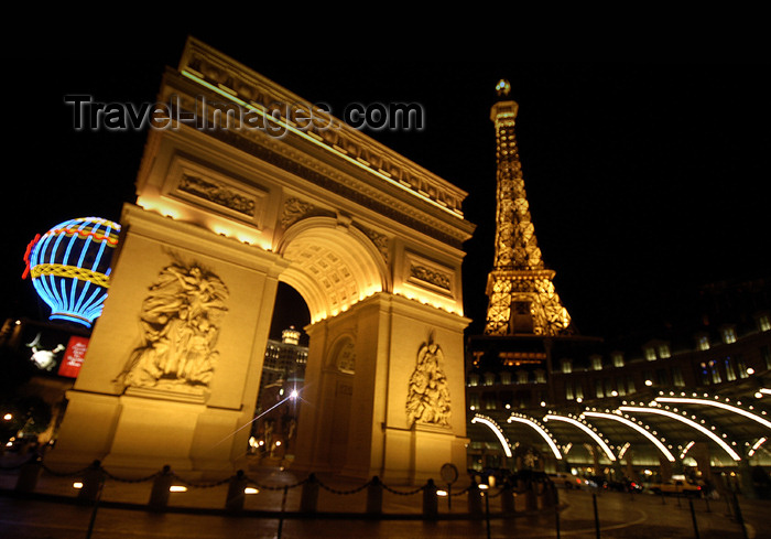 usa722: USA - Las Vegas (Nevada): Paris Hotel arch at night (photo by B.Cain) - (c) Travel-Images.com - Stock Photography agency - Image Bank