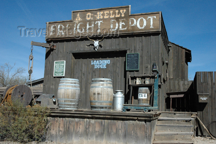 usa729: Tombstone (Arizona): O.K. Corral film set - Old Tucson - Freight Depot - frontier architecture - Cochise County (photo by K.Osborn) - (c) Travel-Images.com - Stock Photography agency - Image Bank