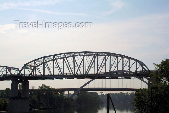 usa757: Nashville - Tennessee, USA: Gateway bridge - truss - Cumberland River - photo by M.Schwartz - (c) Travel-Images.com - Stock Photography agency - Image Bank