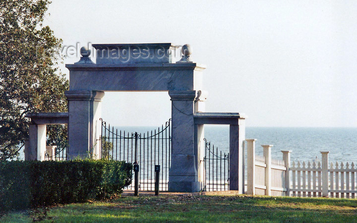 usa784: Beauvoir, near Biloxi, Mississippi, USA: Jefferson Davis Home and Presidential Library - looking through the gateway to the Mississippi Sound - photo by G.Frysinger - (c) Travel-Images.com - Stock Photography agency - Image Bank