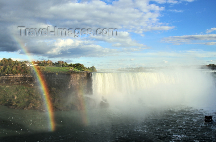 usa794: Niagara Falls, New York, USA: rainbow at Terrapin Point on Goat Island and the American end of Horseshoe Falls - photo by M.Torres - (c) Travel-Images.com - Stock Photography agency - Image Bank