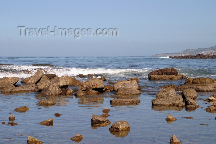 usa80: USA - Palos Verdes Peninsula (California): rocky path to the water - Los Angeles County (photo by C.Palacio) - (c) Travel-Images.com - Stock Photography agency - Image Bank