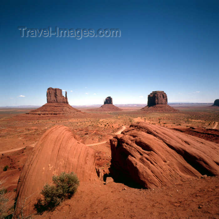 usa823: Monument Valley (Arizona): Mittens and Merrick Butte - photo by J.Fekete - (c) Travel-Images.com - Stock Photography agency - Image Bank