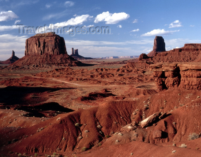 usa824: Monument Valley (Arizona): tribal land of Navajo Indians - buttes - photo by J.Fekete - (c) Travel-Images.com - Stock Photography agency - Image Bank