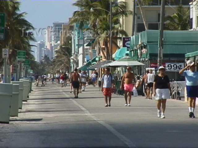 usa83: Fort Lauderdale / FLL / FXE (Florida): promenade - Broward County (photo by S.Young) - (c) Travel-Images.com - Stock Photography agency - Image Bank