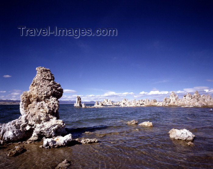 usa834: Mono Lake (Californai): Tufa Towers - calcium-carbonate spires formed by interaction of freshwater springs and alkaline lake water - photo by J.Fekete - (c) Travel-Images.com - Stock Photography agency - Image Bank