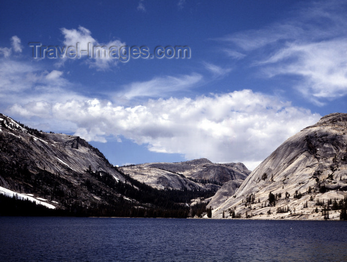 usa841: Yosemite NP (California): Lake Tenaya and the granite monoliths - photo by J.Fekete - (c) Travel-Images.com - Stock Photography agency - Image Bank