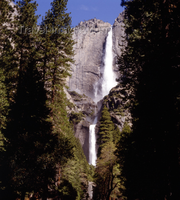 usa842: Yosemite NP (California): Yosemite Falls from Yosemite Valley - photo by J.Fekete - (c) Travel-Images.com - Stock Photography agency - Image Bank