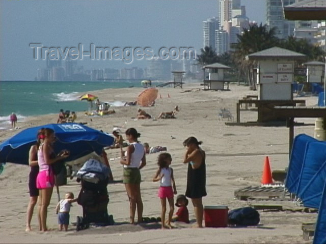 usa86: Port Canaveral (Florida): family affair (photo by S.Young) - (c) Travel-Images.com - Stock Photography agency - Image Bank