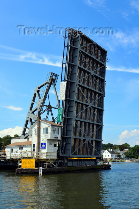 usa863: Mystic, CT, USA: Mystic River Bascule Bridge in full-up position - historical drawbridge spanning the Mystic River, built in 1920 -  designed by Thomas Ellis Brown - photo by M.Torres - (c) Travel-Images.com - Stock Photography agency - Image Bank