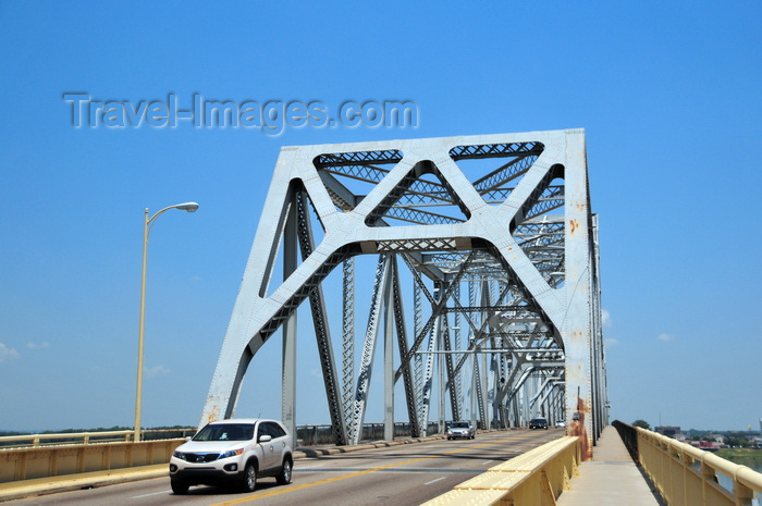 usa878: Louisville, Kentucky, USA: traffic on the George Rogers Clark Memorial Bridge - cantilevered truss bridge over the the Ohio River - Second Street Bridge - photo by M.Torres - (c) Travel-Images.com - Stock Photography agency - Image Bank