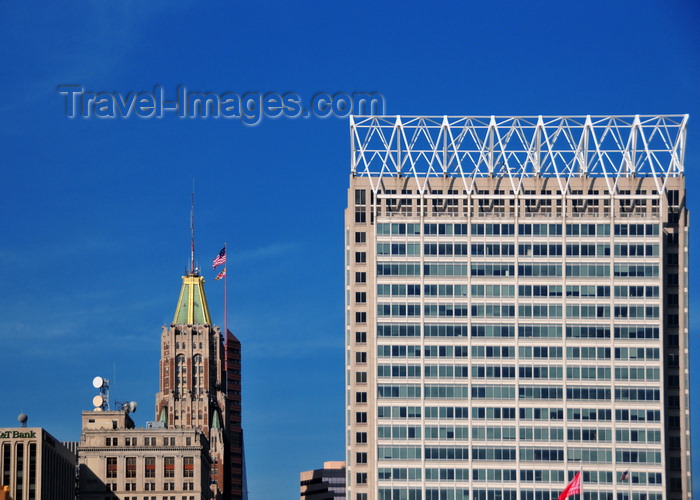 usa890: Baltimore, Maryland, USA: 100 East Pratt Street with its metal crown - Bank of America building to the left - photo by M.Torres - (c) Travel-Images.com - Stock Photography agency - Image Bank