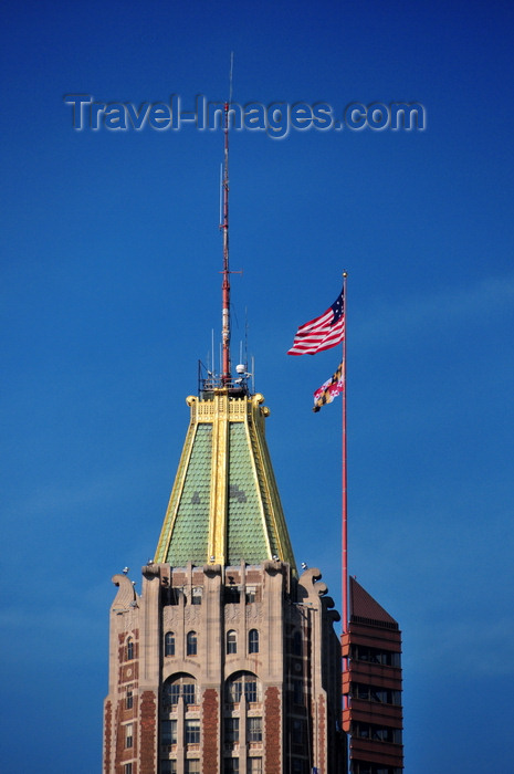 usa891: Baltimore, Maryland, USA: top of the Bank of America building and needle with flags of the William Donald Schaefer Building - photo by M.Torres - (c) Travel-Images.com - Stock Photography agency - Image Bank