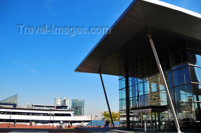 usa892: Baltimore, Maryland, USA: Baltimore Visitor Center - West Shore the Inner Harbor - Design Collective, Inc. architects - Spirit, Legg Mason and Marriot hotel in the background - photo by M.Torres - (c) Travel-Images.com - Stock Photography agency - Image Bank