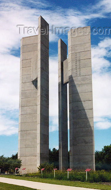 usa909: International Peace Garden, North Dakota, USA: the towers - photo by G.Frysinger - (c) Travel-Images.com - Stock Photography agency - Image Bank