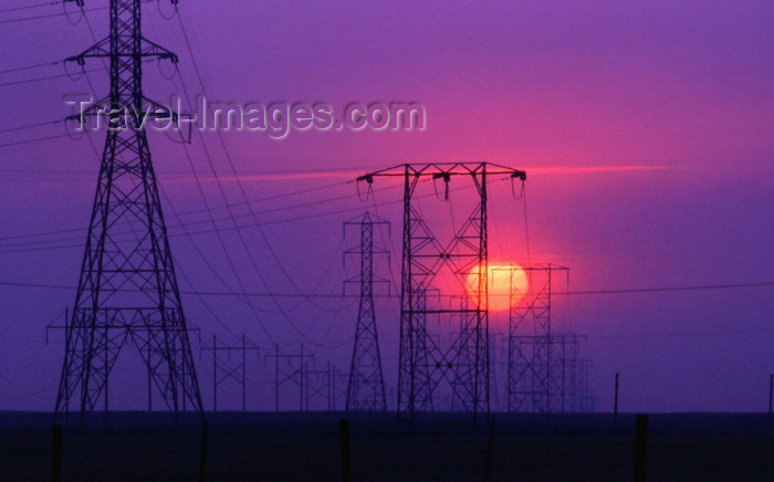 usa933: USA - power lines at sunset - pylons - electric power transmission - transmission towers or masts - photo by J.Fekete - (c) Travel-Images.com - Stock Photography agency - Image Bank