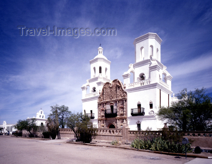 usa939: USA - Tucson (Arizona): Mission San Xavier - white washed church - photo by J.Fekete - (c) Travel-Images.com - Stock Photography agency - Image Bank