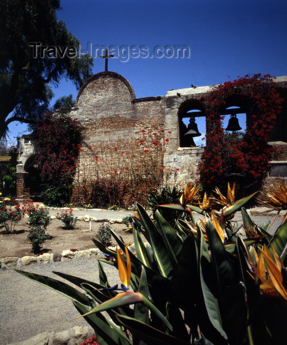 usa949: Mission San Juan Capistrano - Orange County (California): mission with garden and bells - Est.1775 - photo by J.Fekete - (c) Travel-Images.com - Stock Photography agency - Image Bank
