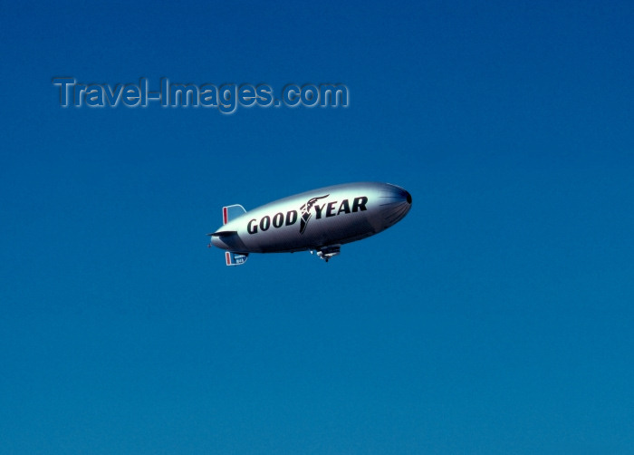 usa966: USA - California: Goodyear blimp - airship - Zepplin - photo by J.Fekete - (c) Travel-Images.com - Stock Photography agency - Image Bank
