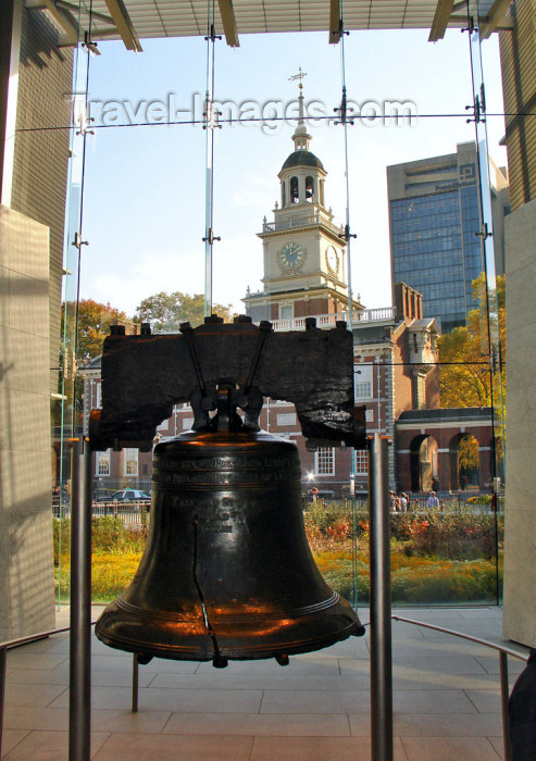 usa967: Philadelphia, Pennsylvania, USA: Liberty Bell with its crack, across from Independence Hall - in 1752 the first Liberty Bell was cast in England to mark the fiftieth anniversary of Penn's Charter of Privileges - Liberty Bell Center - photo by G.Frysinger - (c) Travel-Images.com - Stock Photography agency - Image Bank