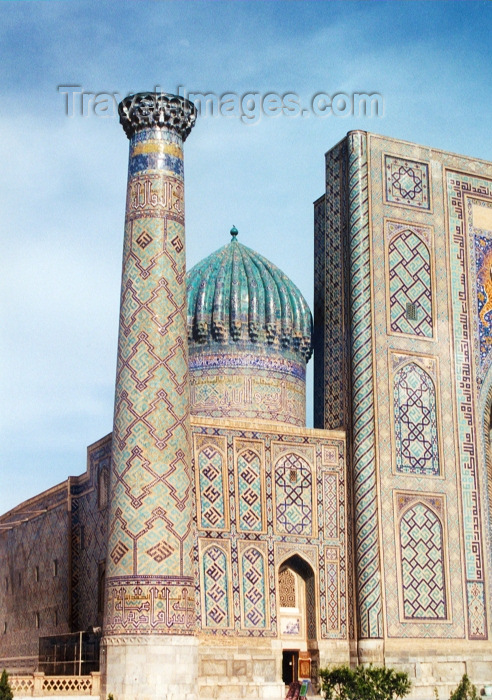 uzbekistan13: Uzbekistan - Samarkand / Samarqand / Samarcanda / SKD : Samarkand: Registan Square - Lion Bearer / Shir Dor madrasa - minaret and dome (photo by G.Frysinger) - (c) Travel-Images.com - Stock Photography agency - Image Bank
