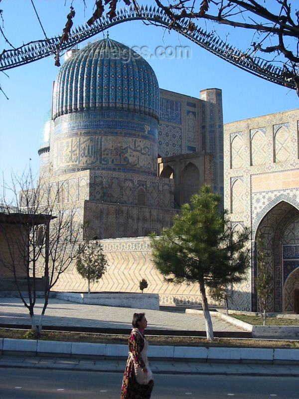 uzbekistan45: Uzbekistan - Samarkand / Samarqand / Samarcanda / SKD : Bib Hanim /Bibi-Khanum / Bibi-Khanim / Bibi Khonum mosque /Masjidi Jome / friday mosque  (photo by D.Ediev) - (c) Travel-Images.com - Stock Photography agency - Image Bank