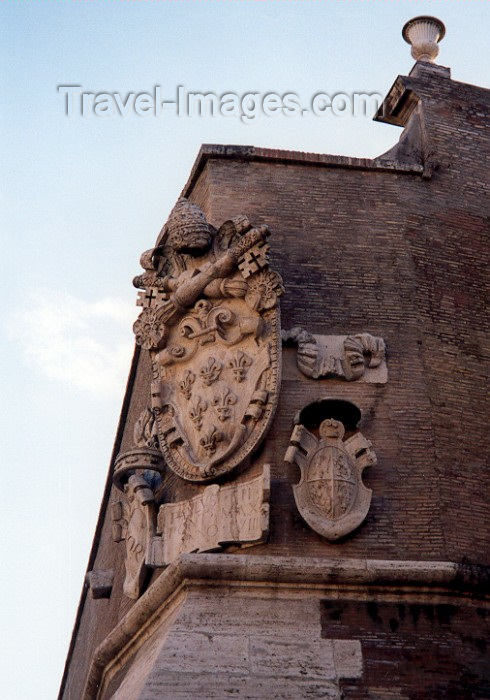 vatican22: Santa Sede - Vaticano - Roma - Coat of Arms facing Via Germanico (photo by Miguel Torres) - (c) Travel-Images.com - Stock Photography agency - Image Bank