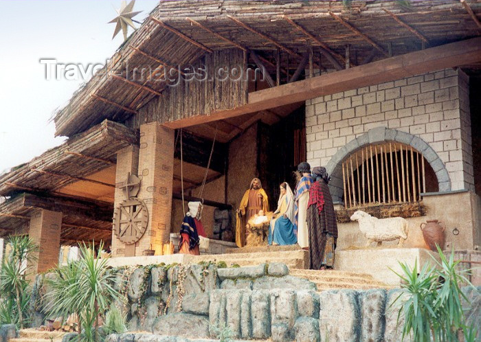 vatican23: Santa Sede - Vaticano - Roma - Vatican - St. Peter's square - Nativity diorama - presepio - belen (photo by Miguel Torres) - (c) Travel-Images.com - Stock Photography agency - Image Bank