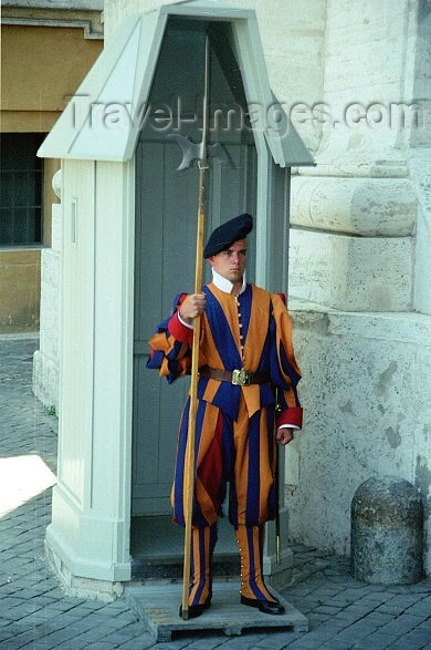 vatican25: Holy See - Vatican - Rome - Swiss Guards (photo by Juraj Kaman) - (c) Travel-Images.com - Stock Photography agency - Image Bank