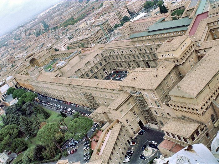 vatican29: Holy See - Vatican - Rome - Sistine Chapel and the Vatican Museums seen from the roof of the Basilica (photo by M.Bergsma) - (c) Travel-Images.com - Stock Photography agency - Image Bank