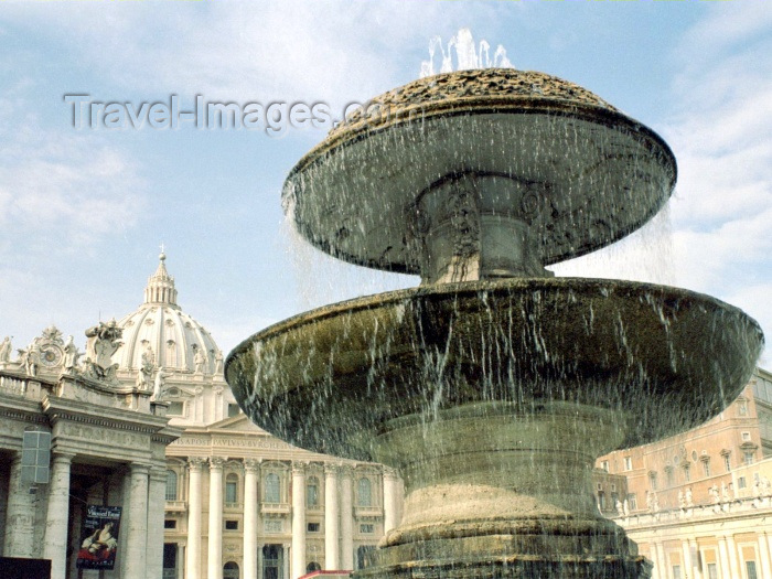 vatican32: Holy See - Vatican - Rome - St. Peter's square - fountain (photo by M.Bergsma) - (c) Travel-Images.com - Stock Photography agency - Image Bank