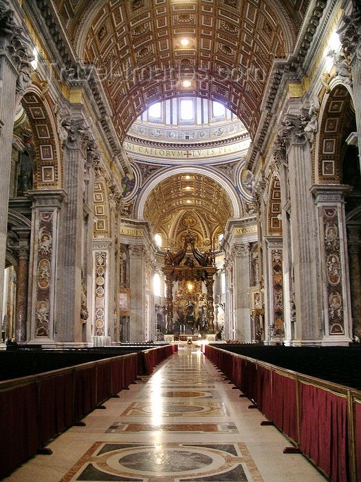 vatican34: Holy See - Vatican - Rome - St Peter's Basilica: inside - Bernini's Baldacchino (photo by R.Wallace) - (c) Travel-Images.com - Stock Photography agency - Image Bank