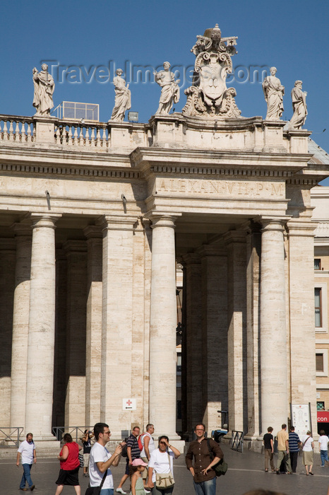 vatican47: Vatican City, Rome - Saint Peter's square - portico on the colonnade - photo by I.Middleton - (c) Travel-Images.com - Stock Photography agency - Image Bank