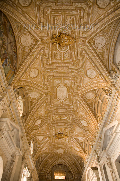 vatican54: Vatican City, Rome - inside Saint Peters Basilica - ceiling of the nave - photo by I.Middleton - (c) Travel-Images.com - Stock Photography agency - Image Bank