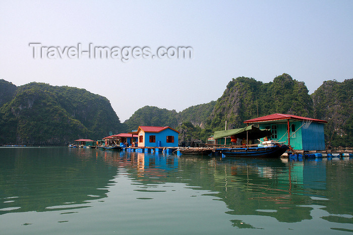 vietnam104: Halong Bay - Vietnam: floating village - fishing boat - photo by Tran Thai - (c) Travel-Images.com - Stock Photography agency - Image Bank