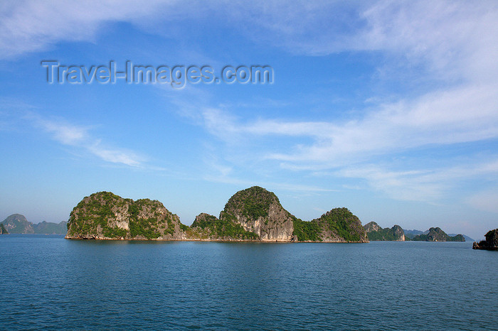 vietnam109: Halong Bay - Vietnam: horizon - photo by Tran Thai - (c) Travel-Images.com - Stock Photography agency - Image Bank