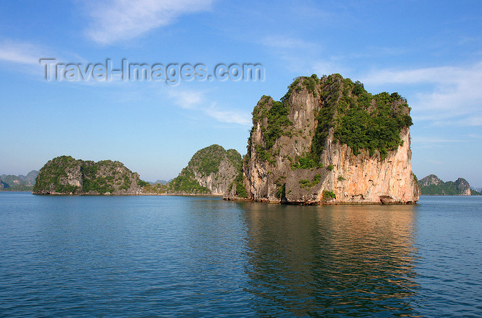 vietnam110: Halong Bay - Vietnam: monolithic limestone island - photo by Tran Thai - (c) Travel-Images.com - Stock Photography agency - Image Bank