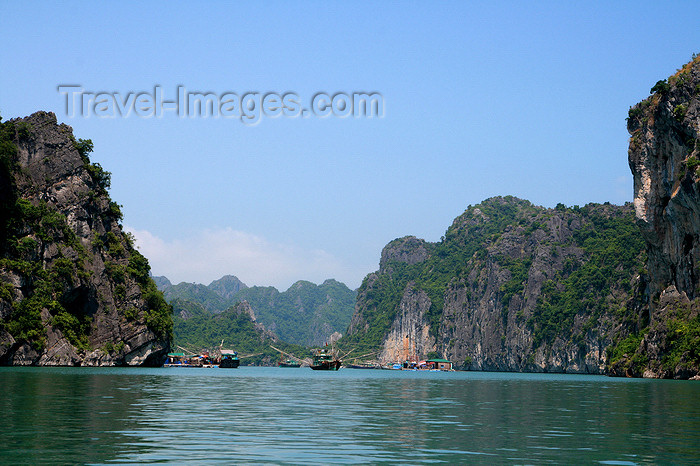 vietnam112: Halong Bay - Vietnam: fishing boats at work - photo by Tran Thai - (c) Travel-Images.com - Stock Photography agency - Image Bank