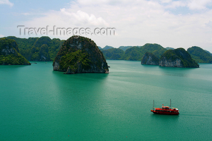 vietnam120: Halong Bay - Vietnam: islands and tour boat - photo by Tran Thai - (c) Travel-Images.com - Stock Photography agency - Image Bank