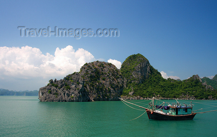 vietnam128: Halong Bay - Vietnam: fishing boat and rock formation covered in dense vegetation - photo by Tran Thai - (c) Travel-Images.com - Stock Photography agency - Image Bank