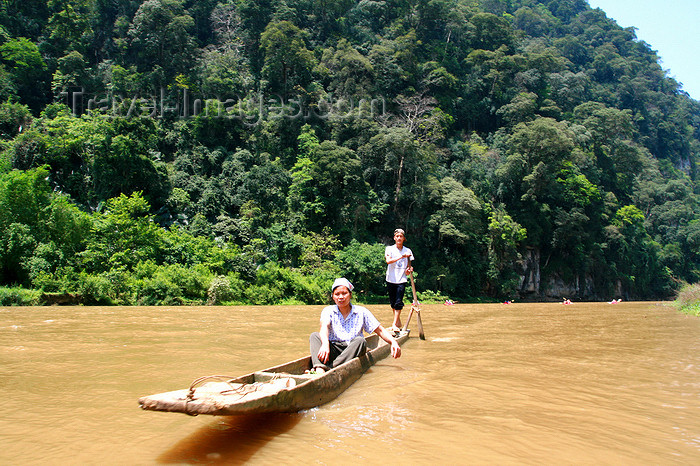 vietnam133: Ba Be National Park - Vietnam: locals people using a thin long boat for fishing and transportation. - photo by Tran Thai - (c) Travel-Images.com - Stock Photography agency - Image Bank