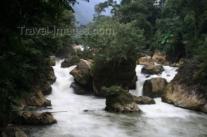 vietnam144: Ba Be National Park - Vietnam: waterfalls - photo by Tran Thai - (c) Travel-Images.com - Stock Photography agency - Image Bank