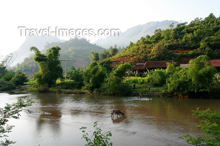 vietnam151: Ba Be National Park - Vietnam: a peaceful afternoon in a small village of Tay people - photo by Tran Thai - (c) Travel-Images.com - Stock Photography agency - Image Bank